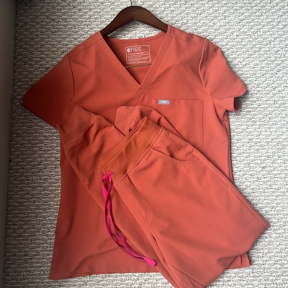 Figs Terracotta Scrub set